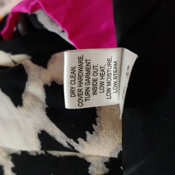 St. John Sheath Dress Animal Print Pink Accents Silk Spandex Size 2 Back Zip - Picture 9 of 10